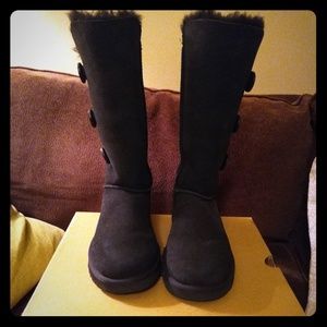 Black Uggs - Triple Side Buttons - Mint Condition